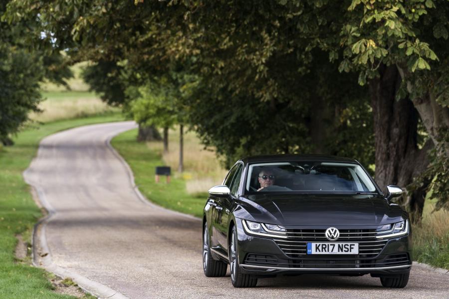  Volkswagen Arteon 4Motion Elegance 2017 года  (UK) (фото 37 из 41)